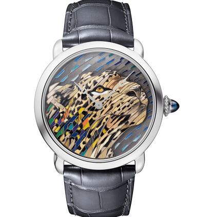 The pattern of the iconic leopard of Cartier on the dial is three-dimensional and vivid.